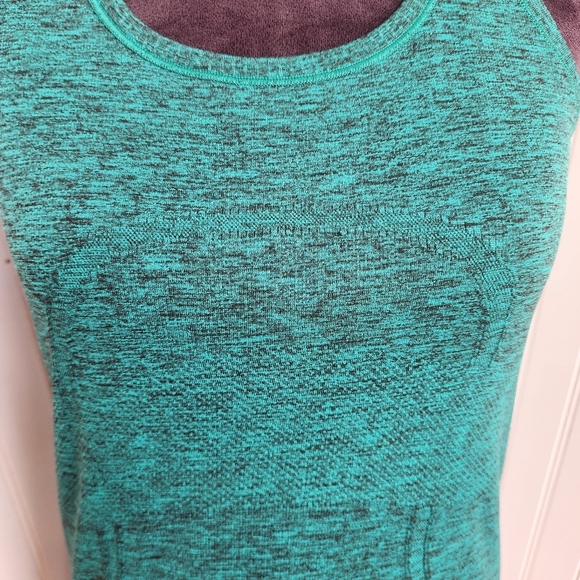 Lululemon Women's Size 8 Dark Green Heather Racerback Stretch - Picture 8 of 10